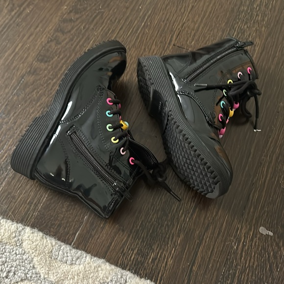 Children’s Place Beaded Lace Up Combat Boots Size 12 - Picture 2 of 6